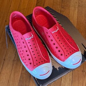 Mint Red and White Men’s Women's Slip-On Sneakers